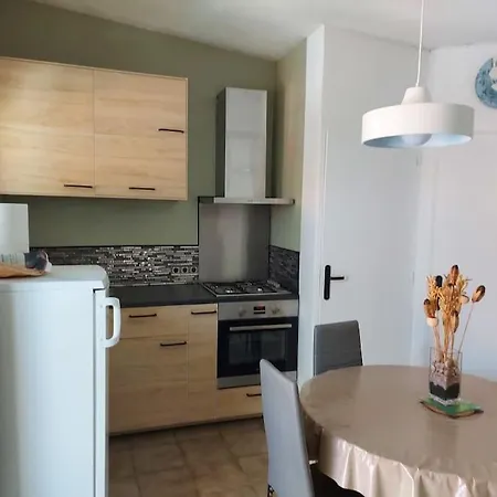 Apartment Avec Terrasse Meze